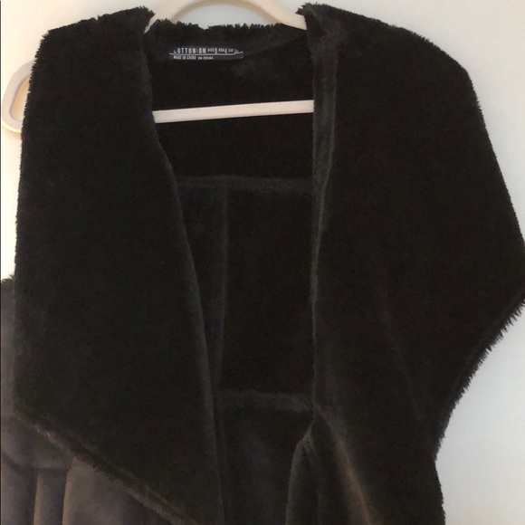 Cozy Black Vest • Faux Fur lined, faux suede - Picture 11 of 13